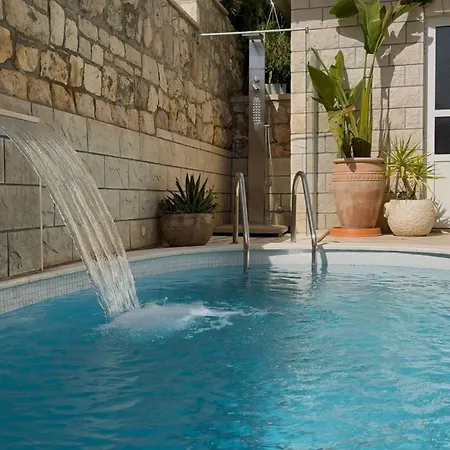 לינה וארוחת בוקר Casa Benita 4*